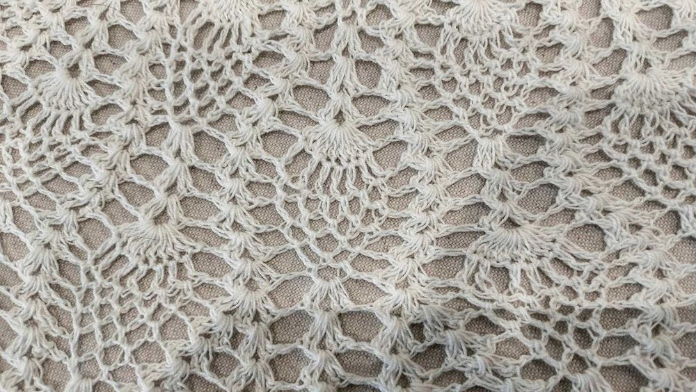 Toalha redonda de chá, branca, em crochet 90 cm