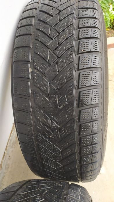 Продам зимову гуму 235 65 R17