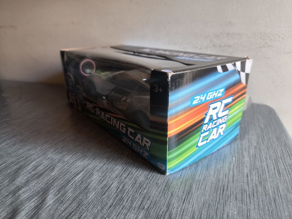 Carro de Telecomandado RC Racing Car 2.4 GHz – Novo em Caixa