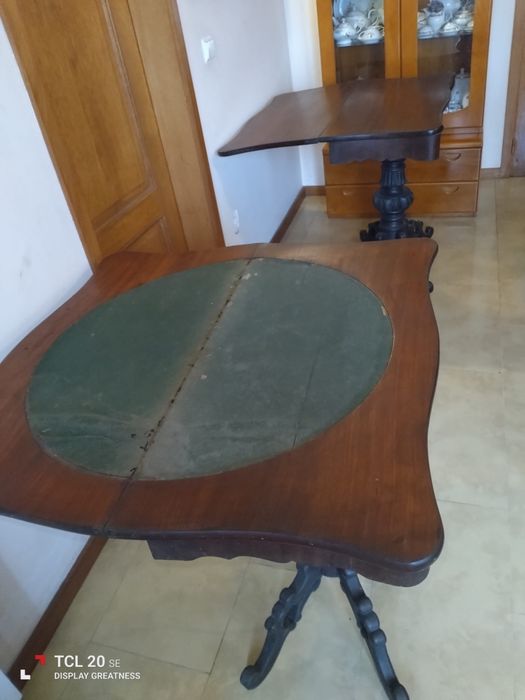 Mesa de jogo em pau santo