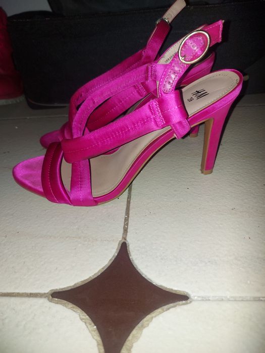 Sandálias de cetim tam.39