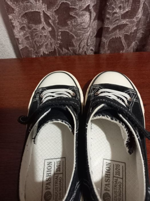 Кеди чорно-білі 33р