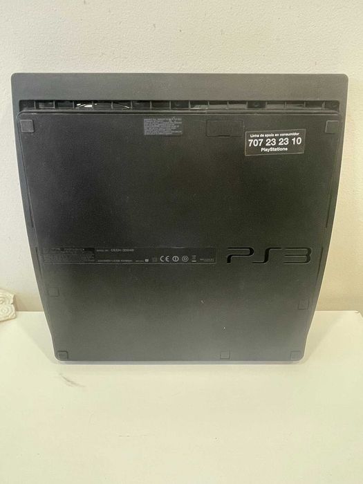 Playstation 3 Slim - 320 GB Oferta de dois comandos