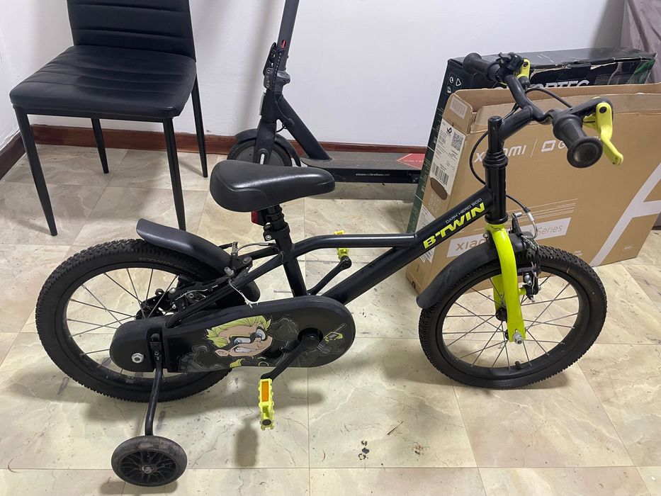 Bicicleta para criança usada em bom estado