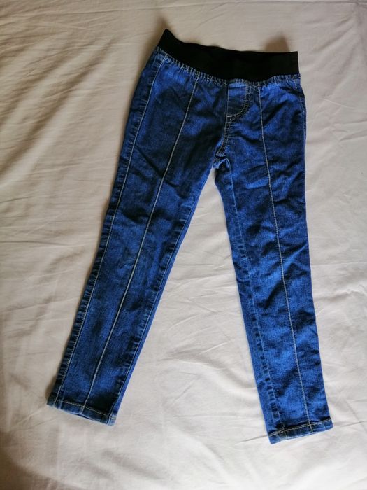 Продам джинсы на девочку