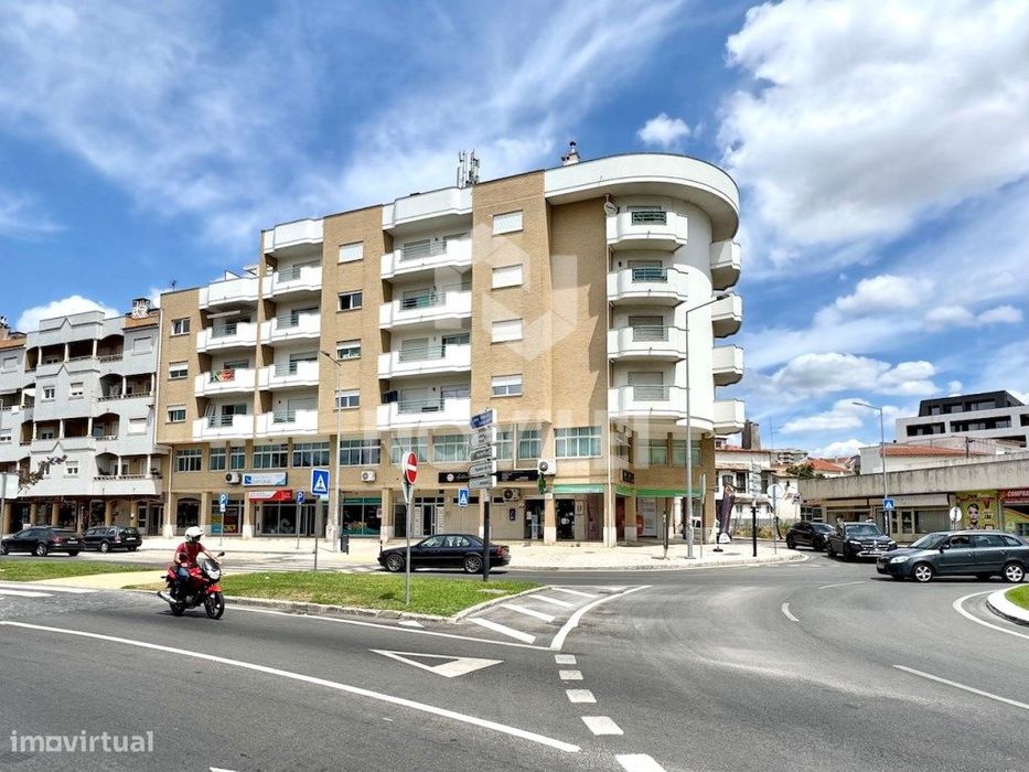 Office with two rooms on Avenida 22 de Maio, Nova Leiria.