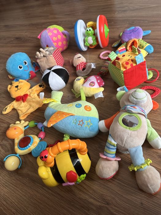 Różne zabawki i grzechotki