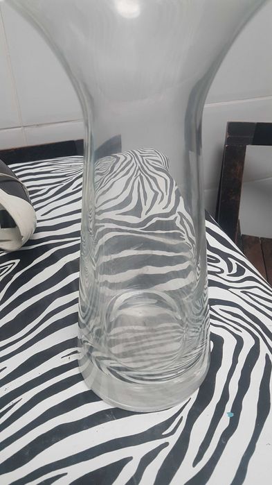 Jarra grande de vidro soprado com 79,5 cm altura