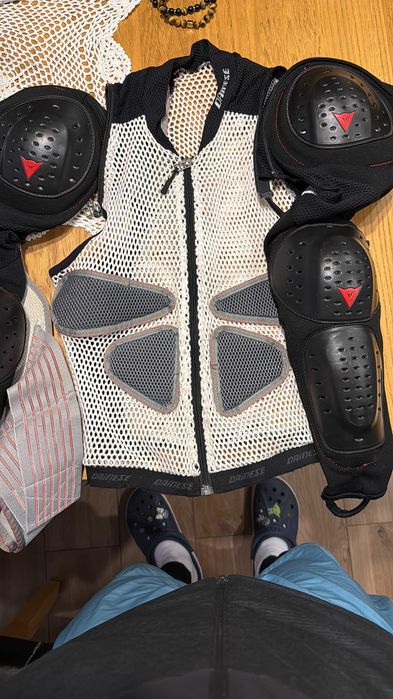zbroja pancerz  plus nakolanniki Dainese snowboard motocross