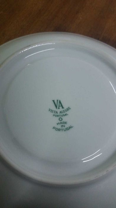 Conjunto 12 Pratos Porcelana "Vista Alegre" Motivos: Azul e Dourado