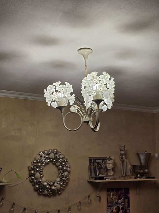 Люстра для комнаты