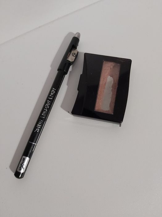 Konturówka do oczu Wibo czarna + cień do oczu Yves Rocher gratis