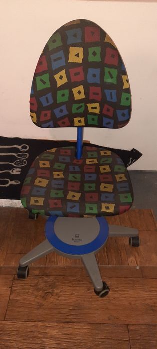 Krzesło obrotowe rosnące z dzieckiem