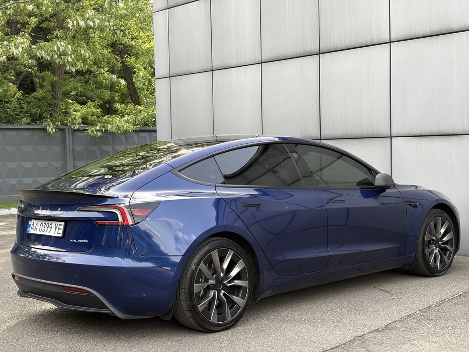 Tesla Model 3 2024 VIN 5YJ3E1EB9RF818890 фото оголошення 4 з 8