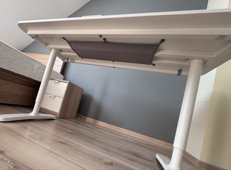 Biurko dla ucznia/ studenta IKEA BEKANT 140 × 60 cm – białe, stan bardzo dobry