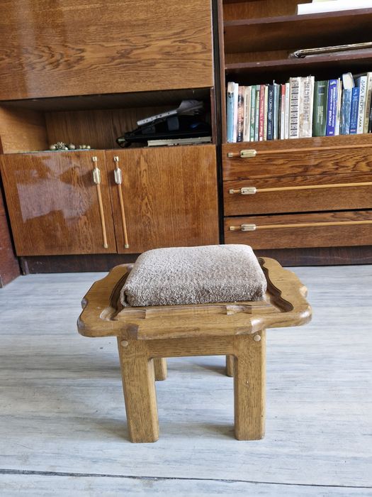 Дубовий стільчик, табуретка