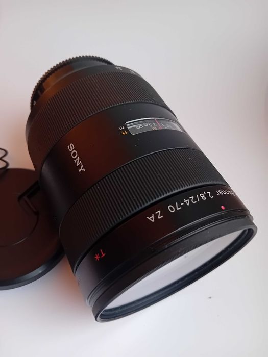 Objectiva zoom 24-70mm Sony/Zeiss para Sony A-Mount.