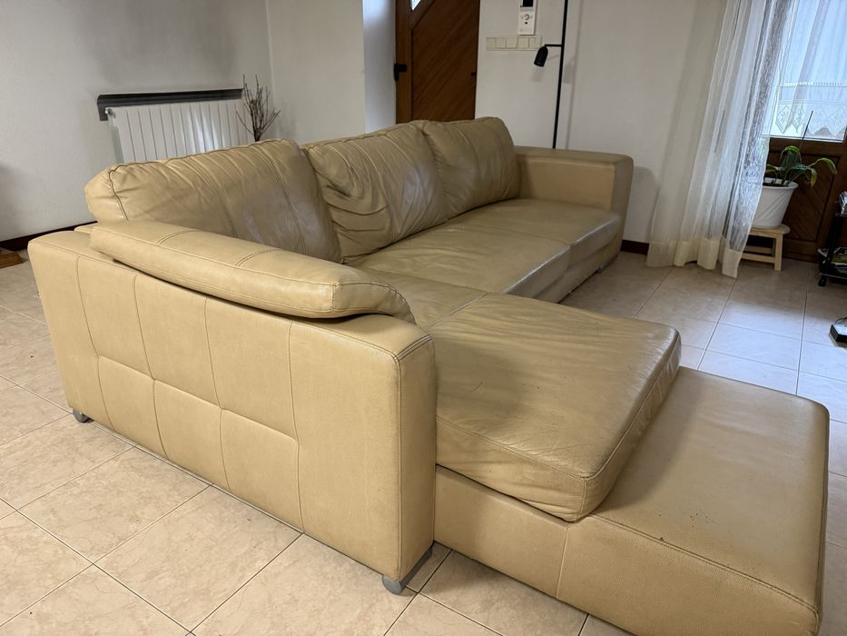 Sofá em pele bege com chaise longue – 275 cm