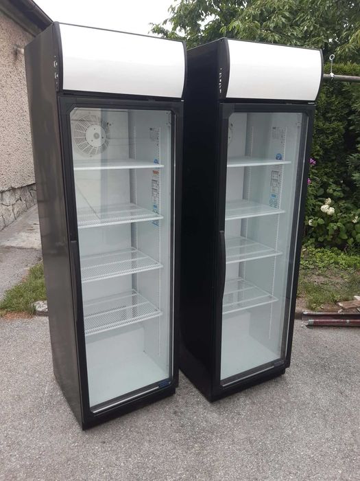 witryna szafa chłodnicza / lodówka lodówko chłodziarka napoje ciasta