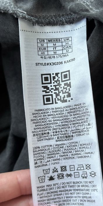 Szary T-shirt Guess.