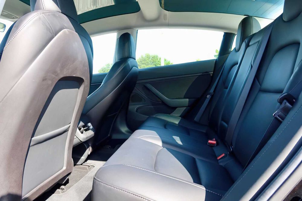 Tesla Model 3      2019