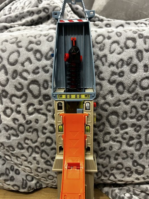 Tor Hot Wheels Oblężenie Mutantów