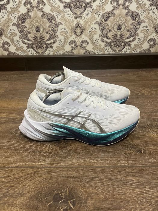 Кроссовки ASICS Novablast 3 размер 42 26.5 см
