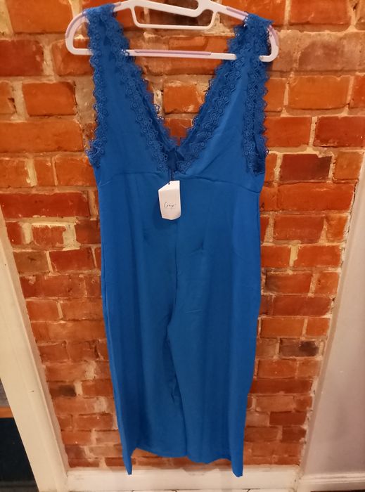 Piękny elegancki kombinezon