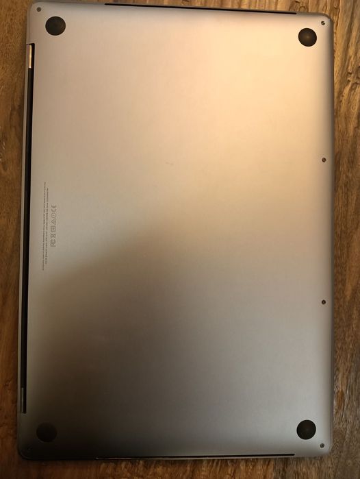MacBook Pro cinza escuro