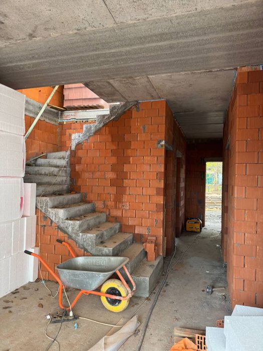 Доступні сучасні тауни біля озера. Газ є