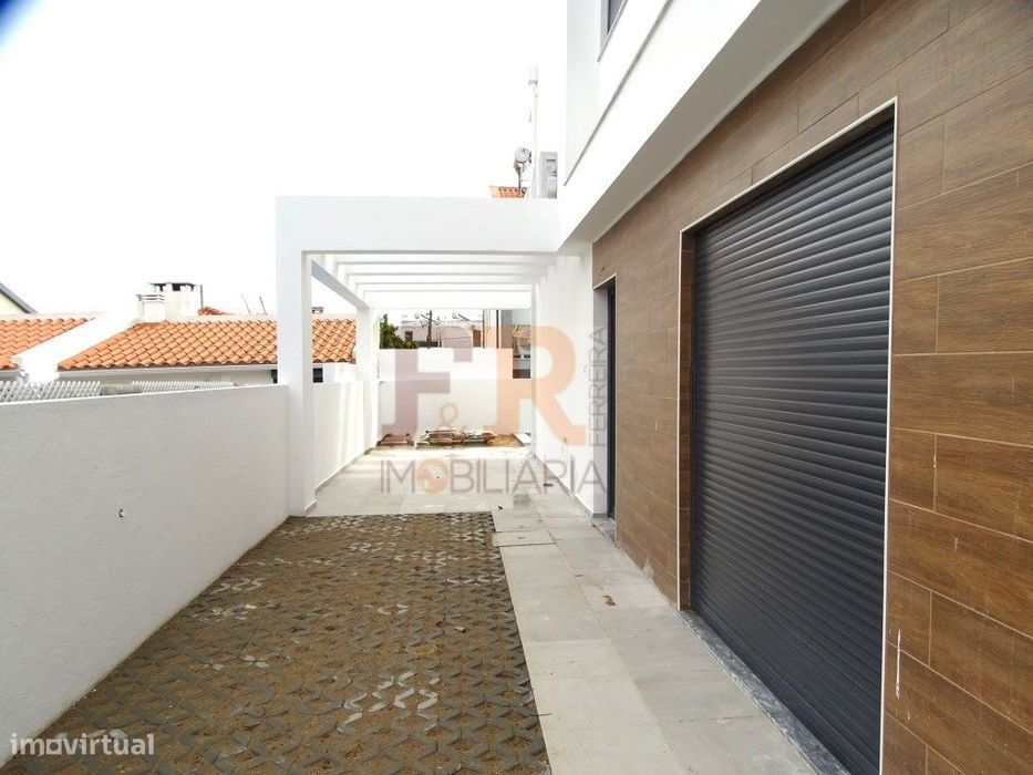 Moradia Geminada Triplex T3+1 com Cave Fernão Ferro