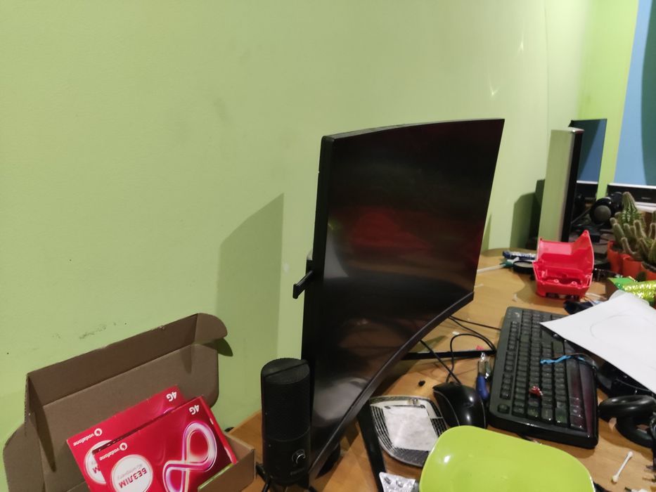 Монитор под Ёлку msi optix mag271cqr в отличном состоянии