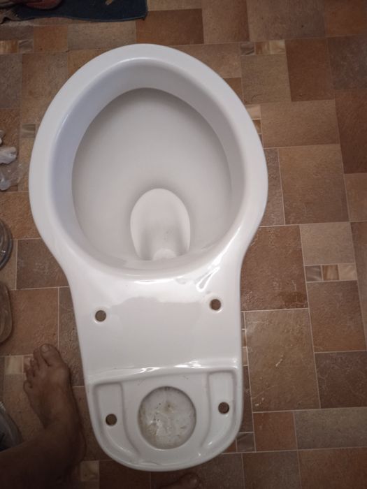 Продам унитаз с бачком