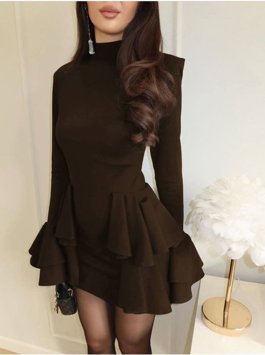 Сукня з воланами рюшами