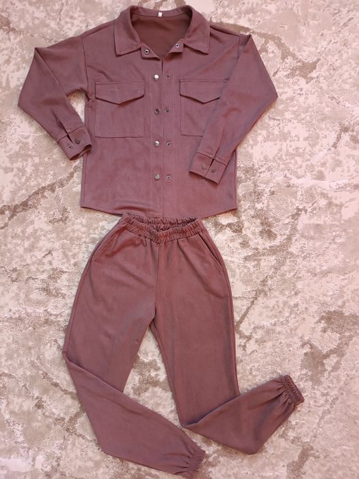 Костюм жіночий темна пудра