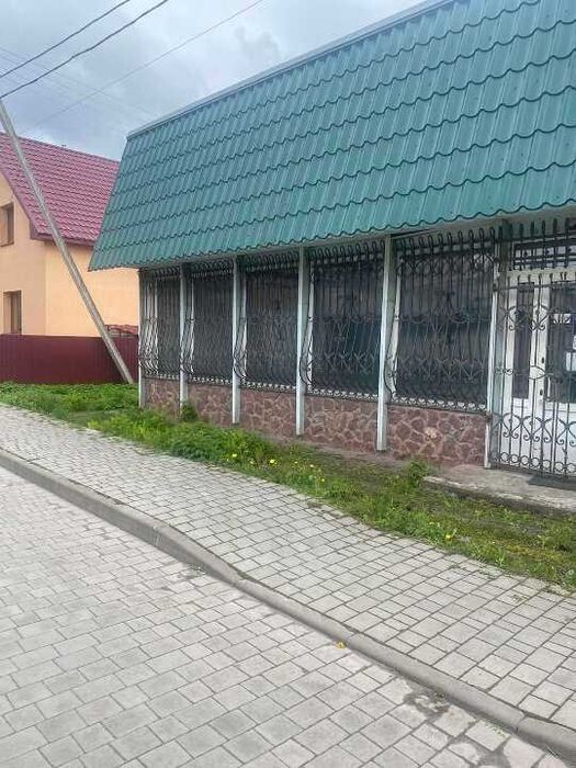 магазин "Спорттовари" заг  пл  352,9 кв.м.  м.Броди вул.Гончарська,9А