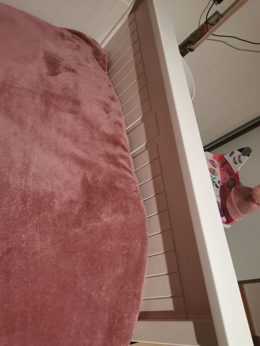 Cama criança modelo IKEA Hemnes