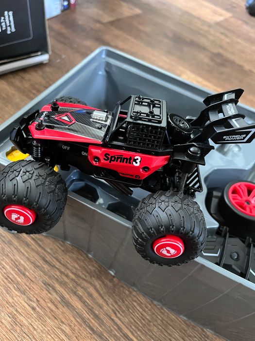 Машина джип на радіоуправлінні