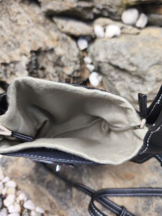 bolsa preta  texturizado, estilo sacola, com alças duplas