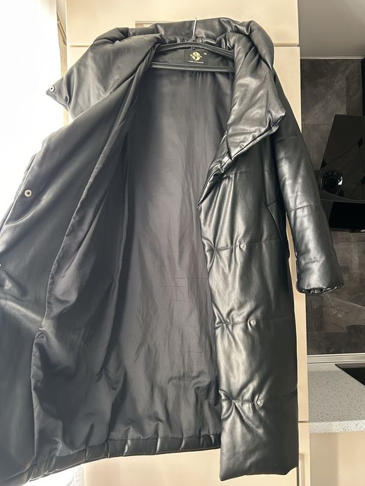 Зимовий пуховик з екошкіри