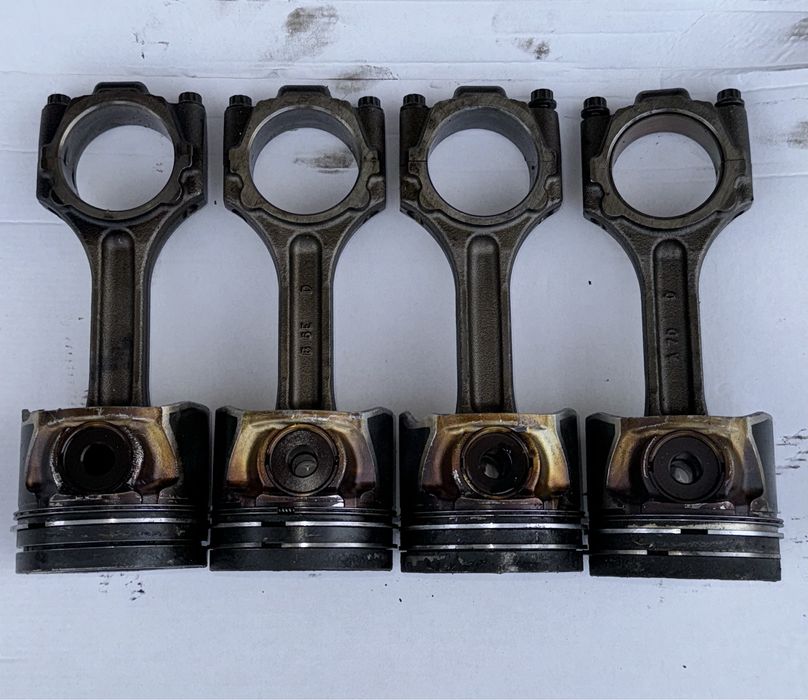 Поршня з шатунами Hyundai TUCSON 2008 року 2,0 дизель