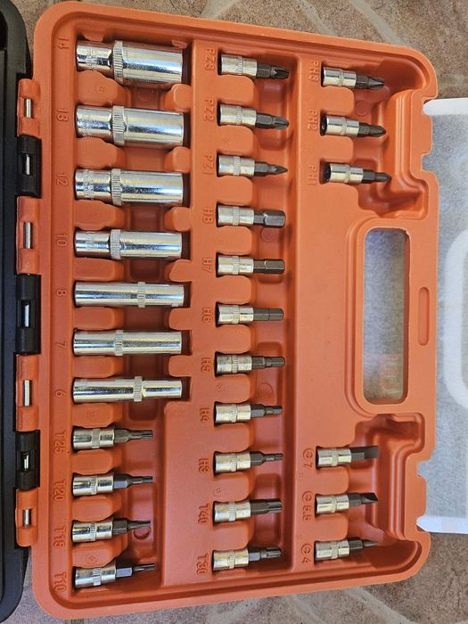 Набір інструментів, головки та біти