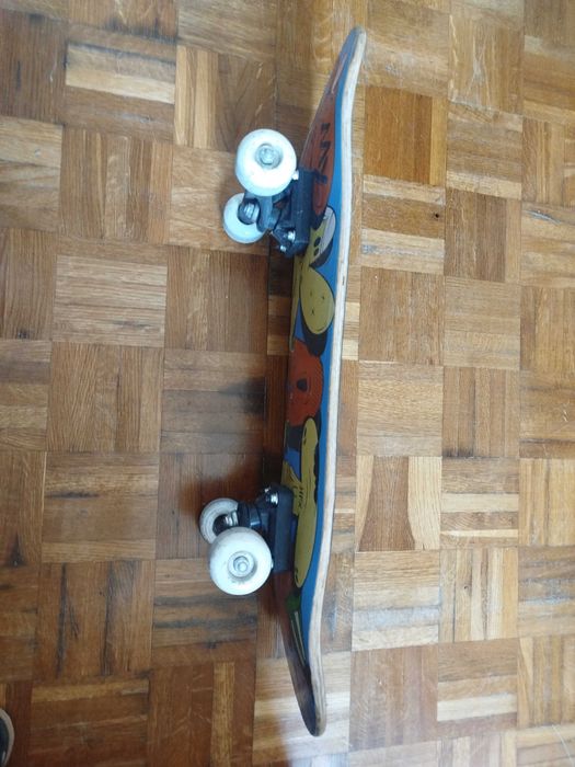 Skate básico de criança.