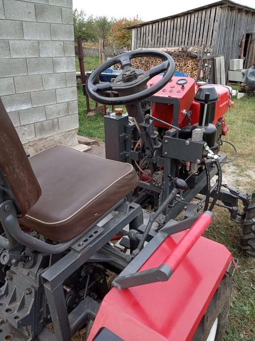 Трактор з мотоблока з плаваючою коробкою.