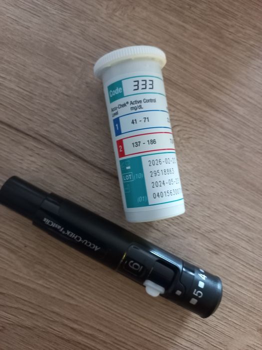 Glukometr ACCU CHEK Activ -- nowy fabrycznie.- 59