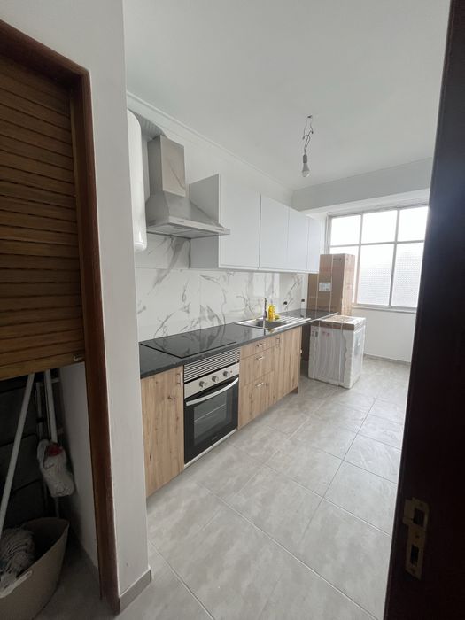 Quarto duplo e 2 casas de banho em Queluz
