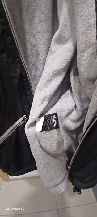 Casaco original Quicksilver tamanho L .Novo