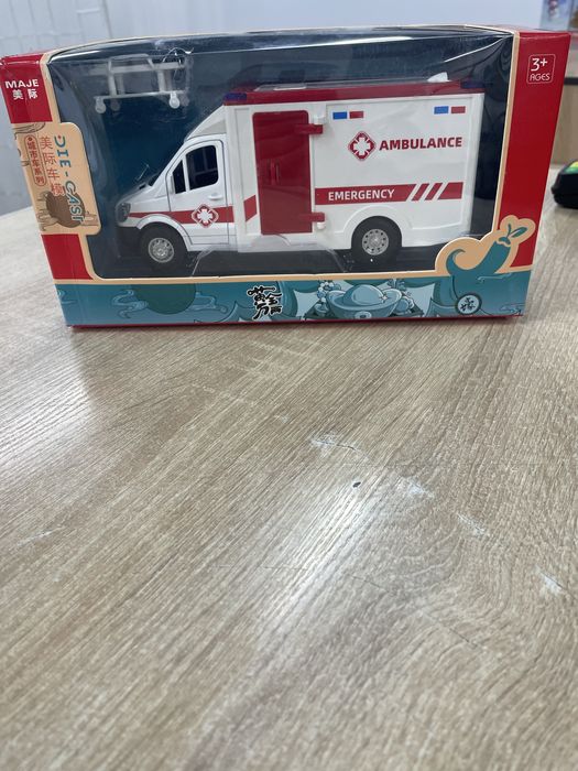 дитяча машинка швидкої допомоги