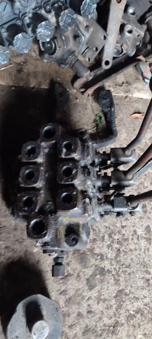 Розподільник гідравлічний на 3 секції 6 с.