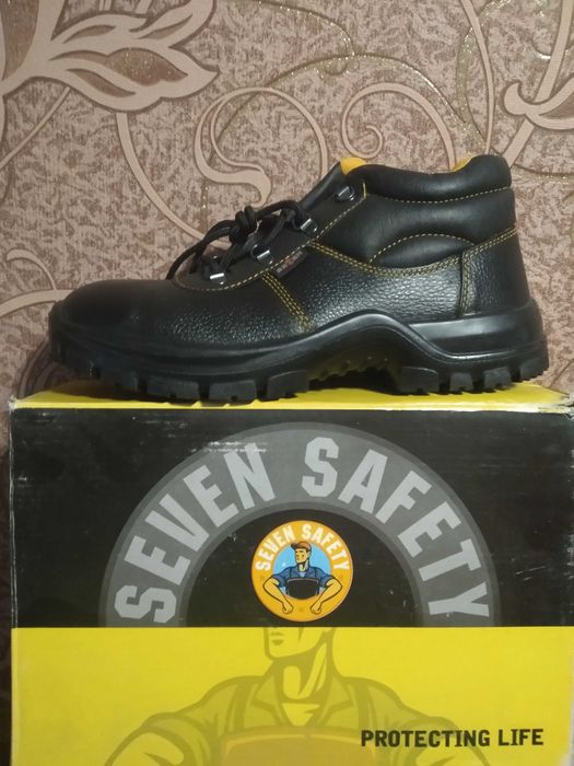 Чоловічі робочі черевики